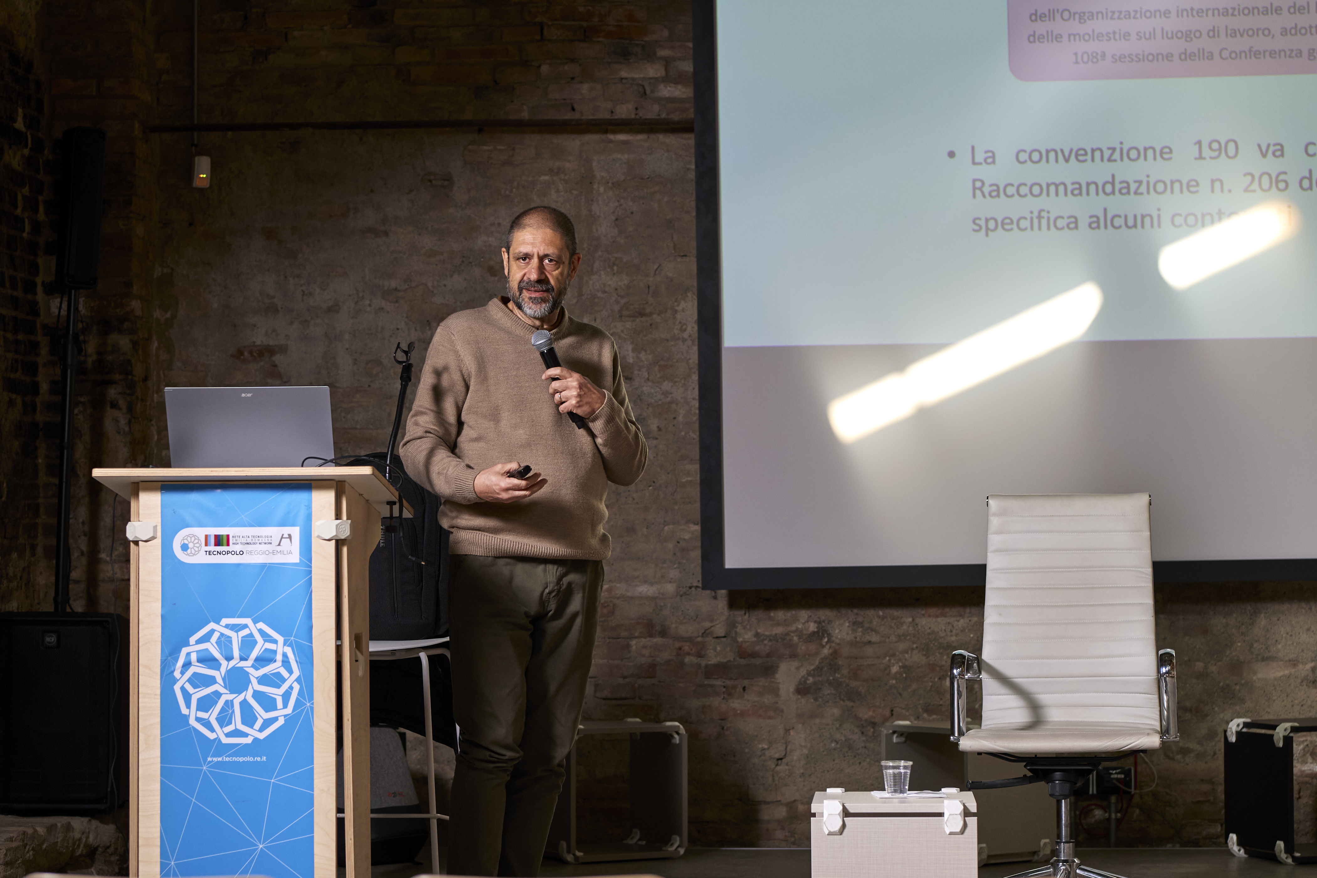 Formazione interna: discriminazione di genere, molestie e violenze sul luogo di lavoro